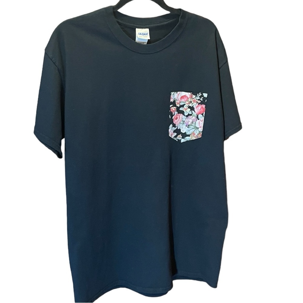 Woman’s black short sleeve‎ T-shirt with floral pocket, size large